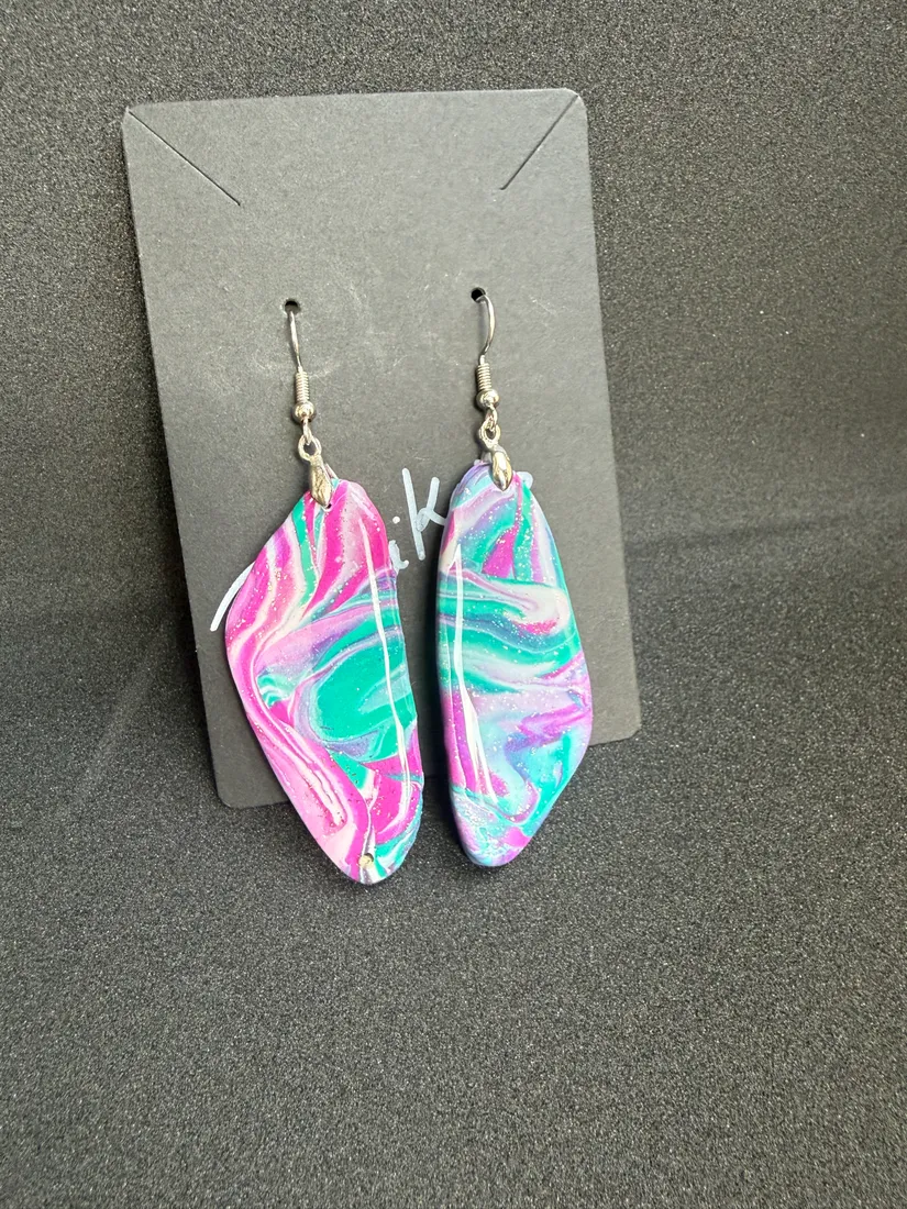 Pendientes artesanales de arcilla, pieza 1