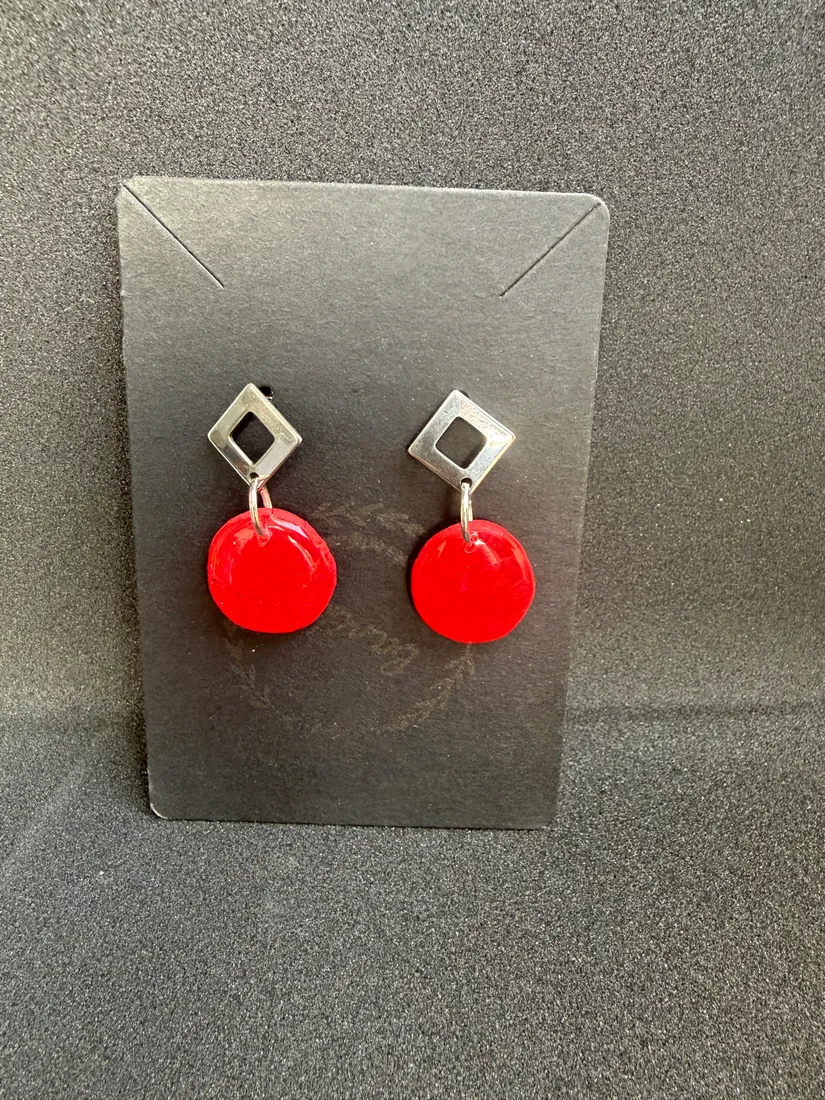 Pendientes artesanales de arcilla, pieza 2