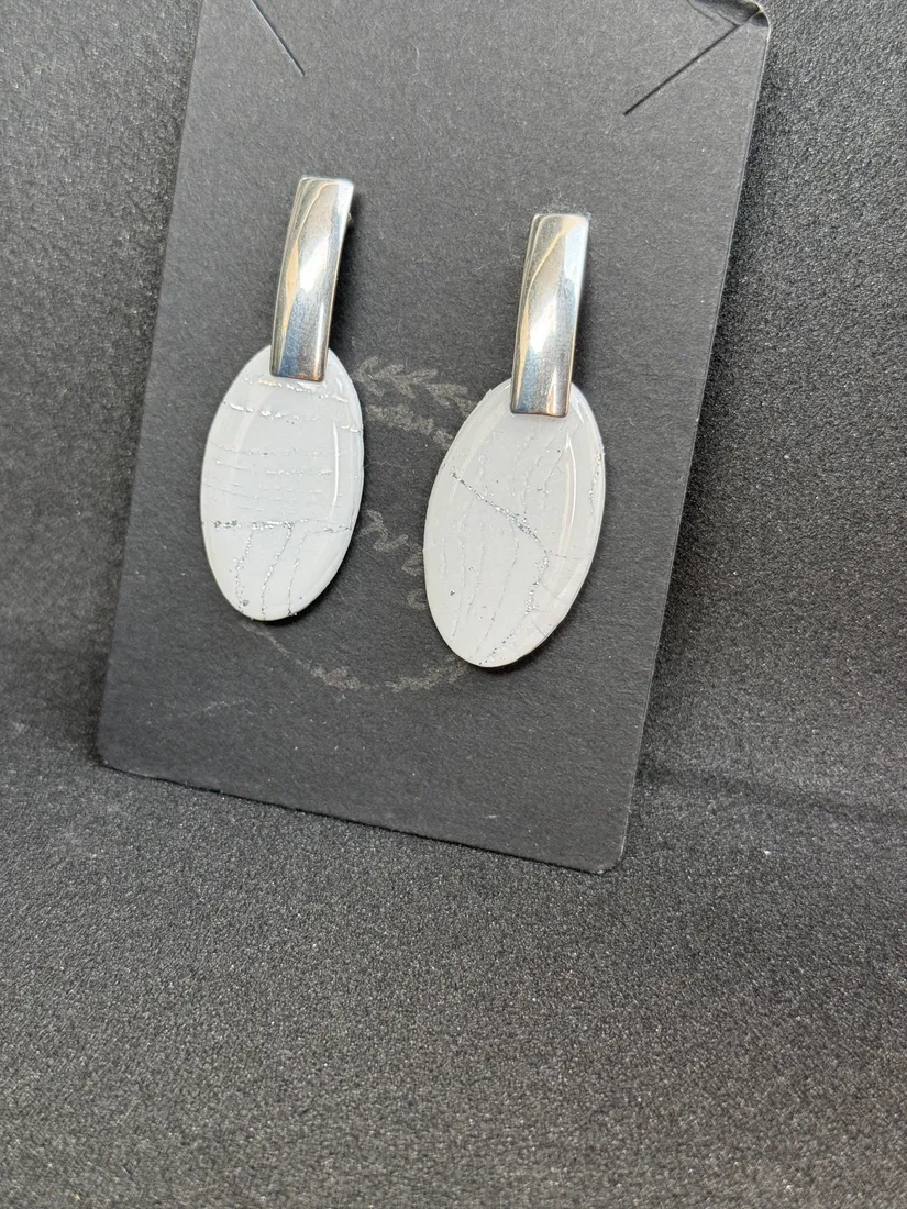 Pendientes artesanales de arcilla, pieza 18