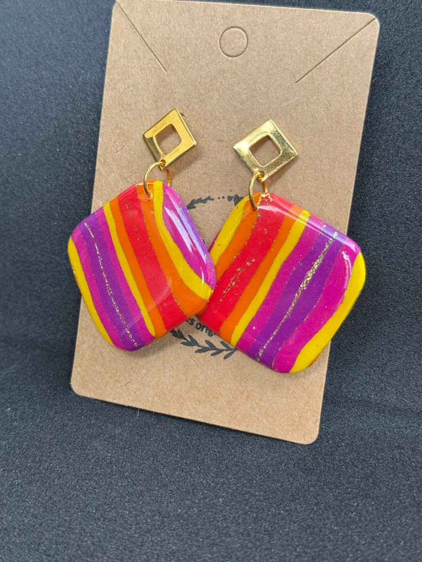 Pendientes artesanales de arcilla, pieza 19
