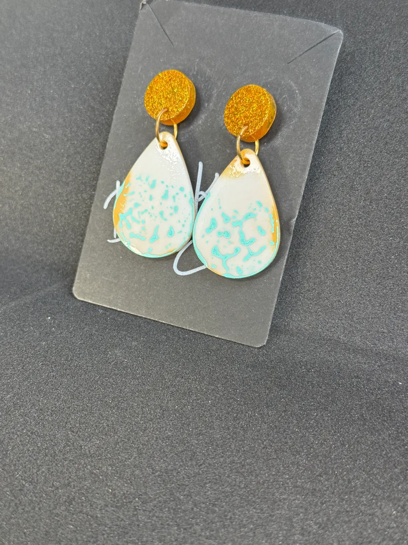 Pendientes artesanales de arcilla, pieza 28
