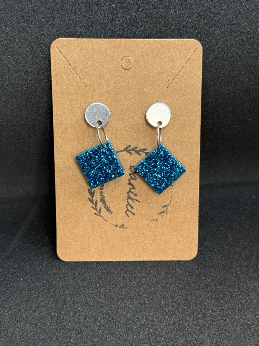 Pendientes artesanales de resina, pieza 5