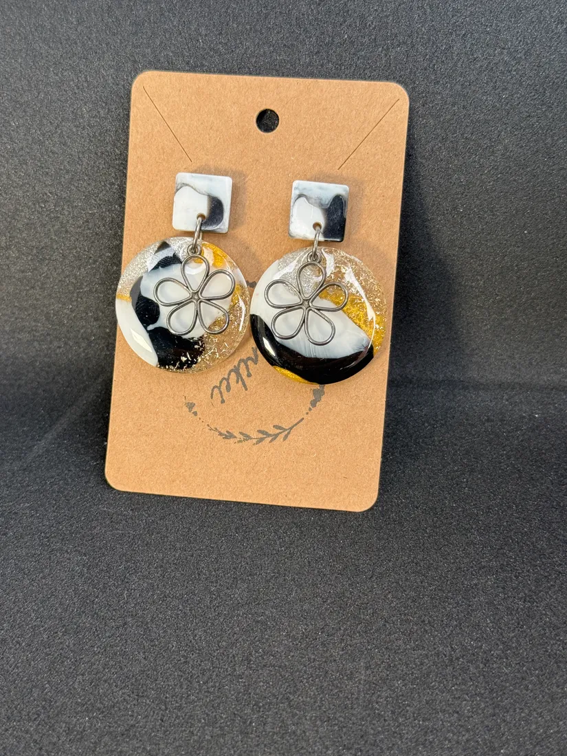 Pendientes artesanales de resina, pieza 6
