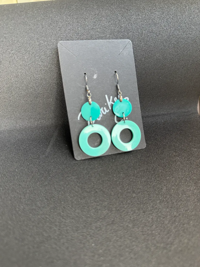 Pendientes artesanales de resina, pieza 7