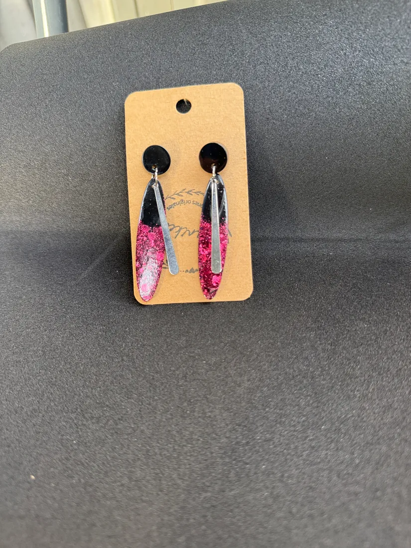 Pendientes artesanales de resina, pieza 10