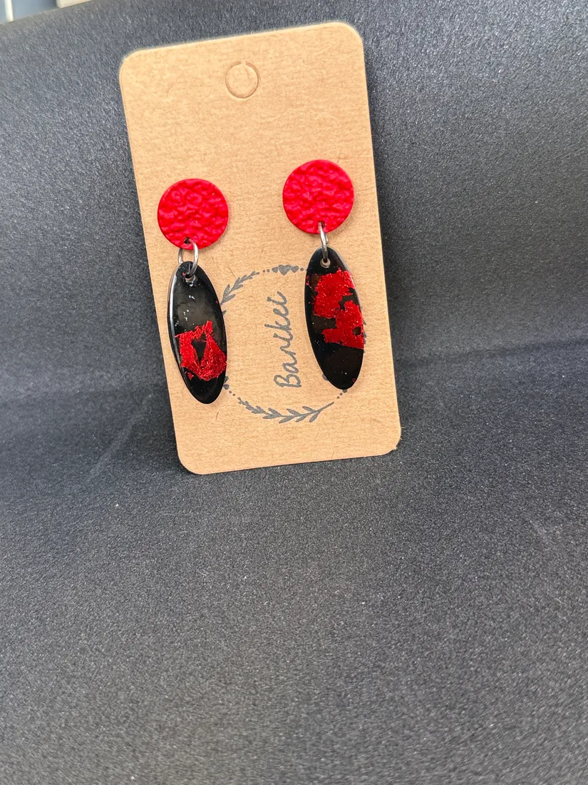 Pendientes artesanales de resina, pieza 19