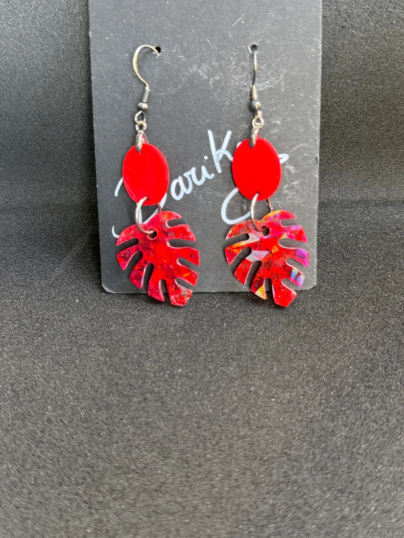 Pendientes artesanales de resina, pieza 23