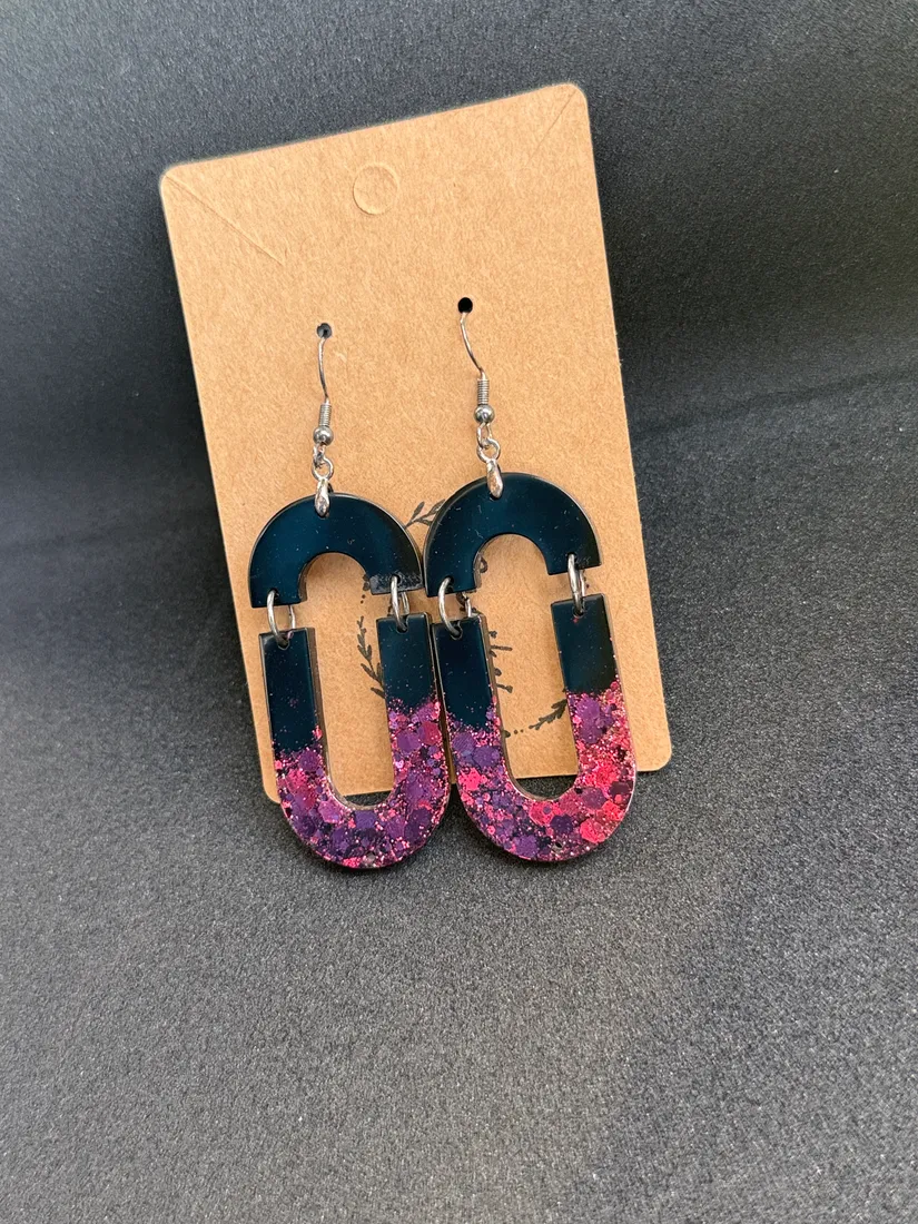 Pendientes artesanales de resina, pieza 25